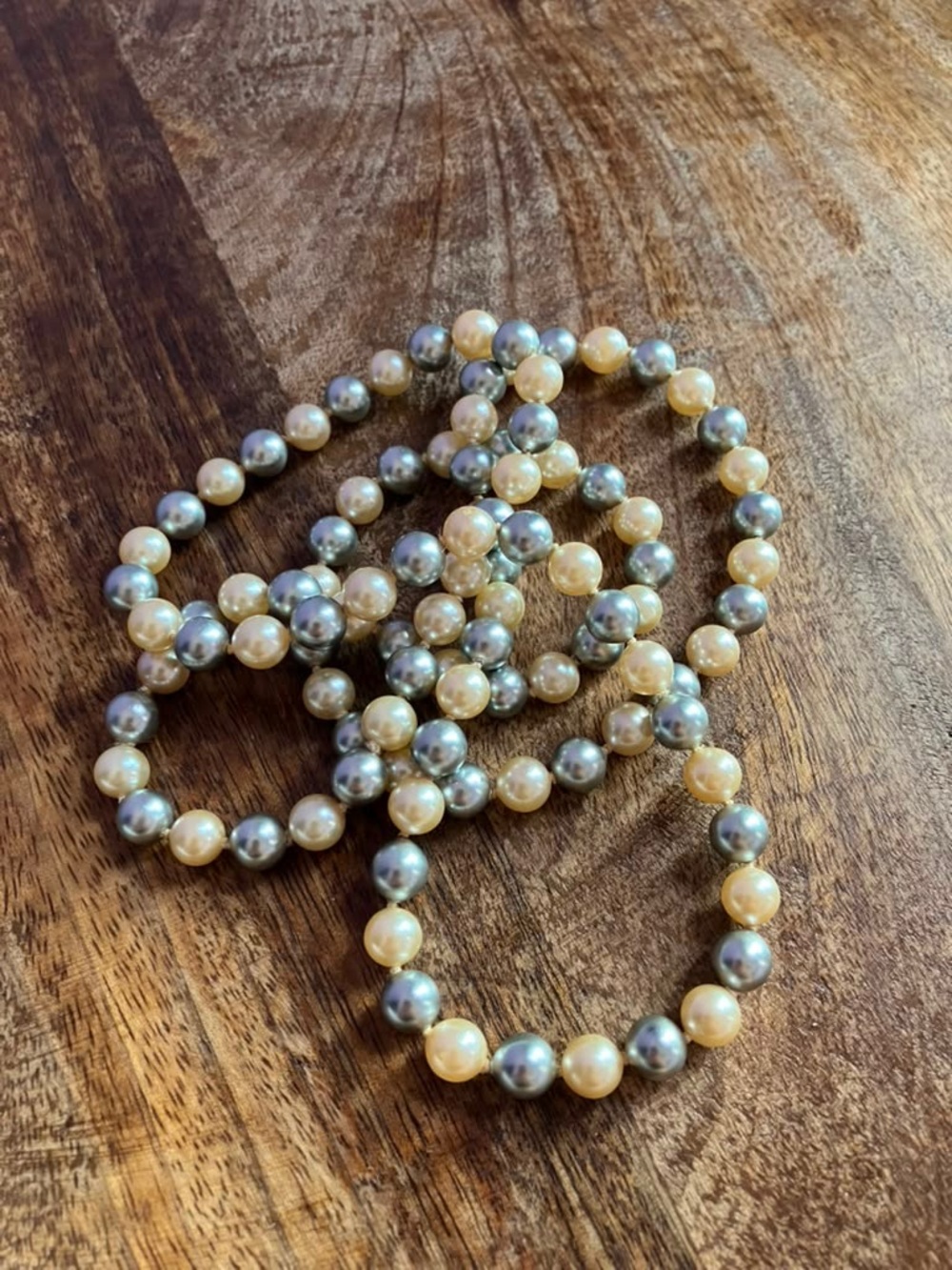 Classic Two-Tone Pearl Necklace - Cream and Gray